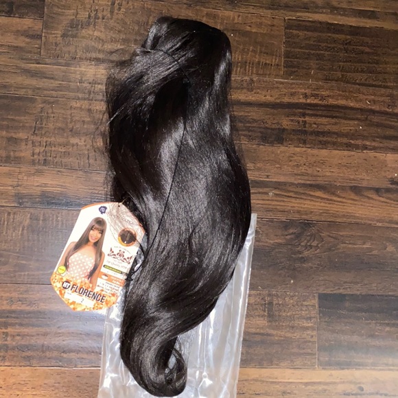 Women’s Wig - Picture 4 of 4